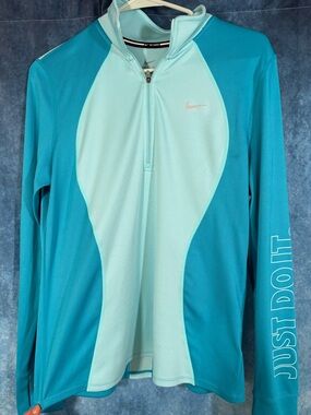 Nike Women’s Dri‑FIT Quarter Zip Size Large – Light Blue/Teal Running Top
